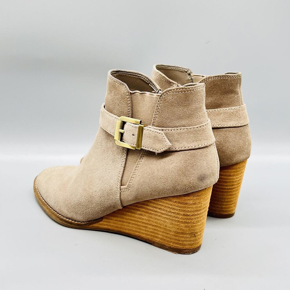 Blondo Boots Womens 9 Beige Suede Waterproof Ankle Wedge Buckle Strap Zip Shoes - Picture 5 of 11